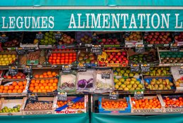 14th-arrondissement;-Food-shop;-Fruit-and-vegetables;-Kaleidos;-Kaleidos-images;-La-parole-à-limage;-Louis-Daguerre;-Market-stall;-Paris;-Parisian-market;-Pedestrian-street;-Rue-Daguerre;-Stories-Pictures;-Street-awning;-Tarek-Charara